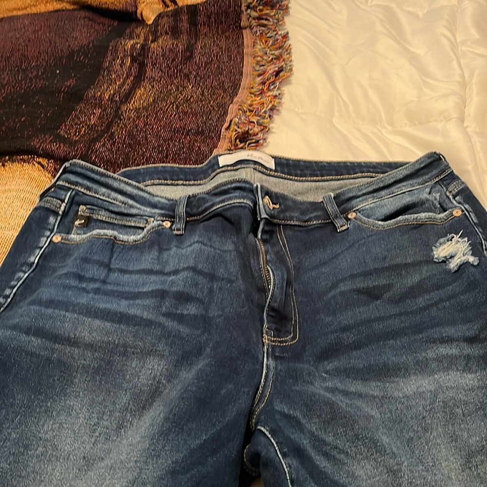 KanCan jeans size 3x. Distressed at one pocket and cuffs.